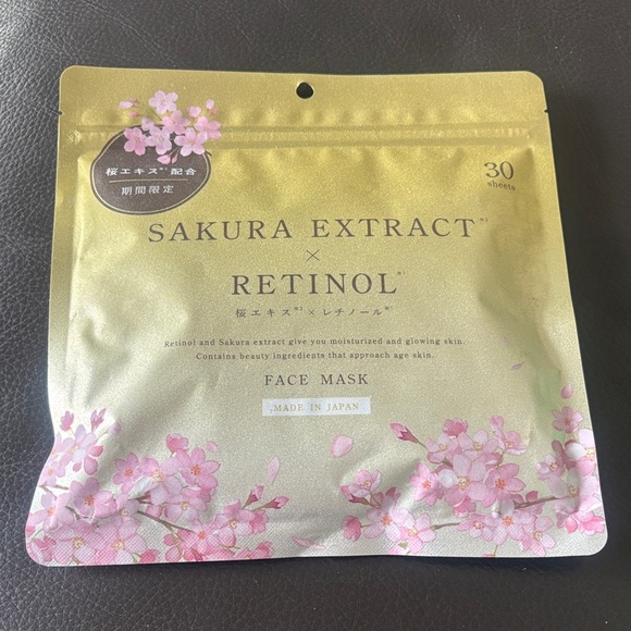 Japanese Sakura Extract Plus Retinol Face Mask With Free Gift - Picture 2 of 4